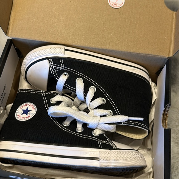 Boys size 7 converse worn once! - Picture 5 of 7
